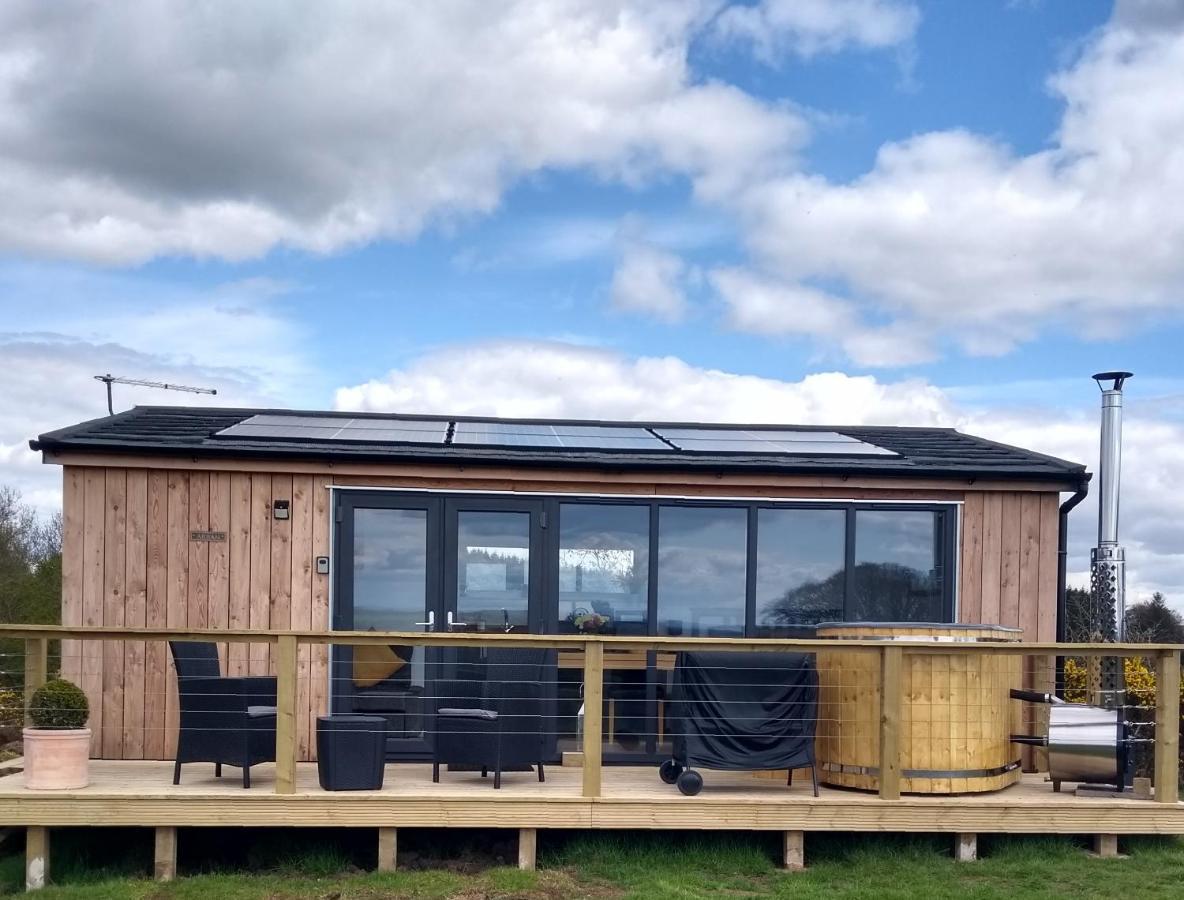Cleeves Cabins Ailsa Luxury Lodge With Hot Tub Dalry  Exterior photo