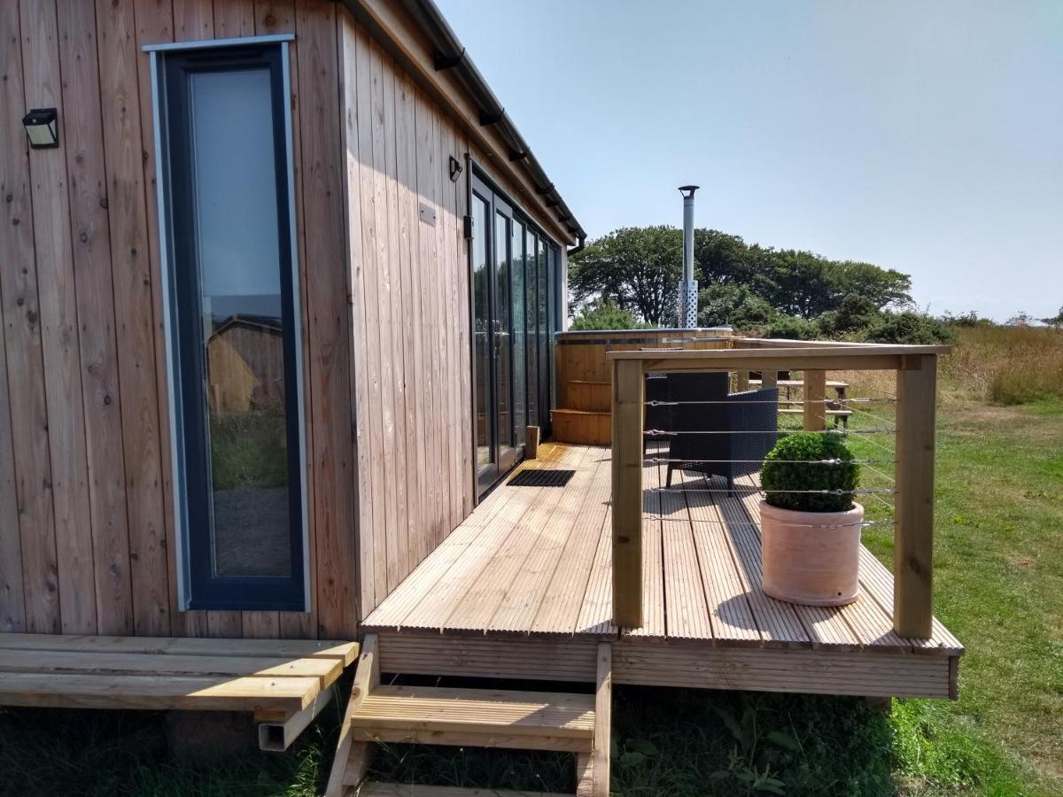 Cleeves Cabins Ailsa Luxury Lodge With Hot Tub Dalry  Exterior photo