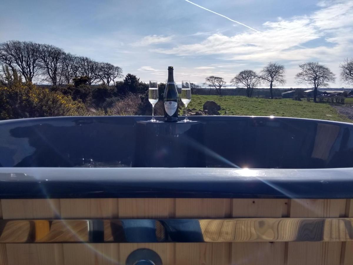 Cleeves Cabins Ailsa Luxury Lodge With Hot Tub Dalry  Exterior photo