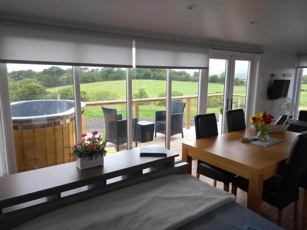 Cleeves Cabins Ailsa Luxury Lodge With Hot Tub Dalry  Exterior photo