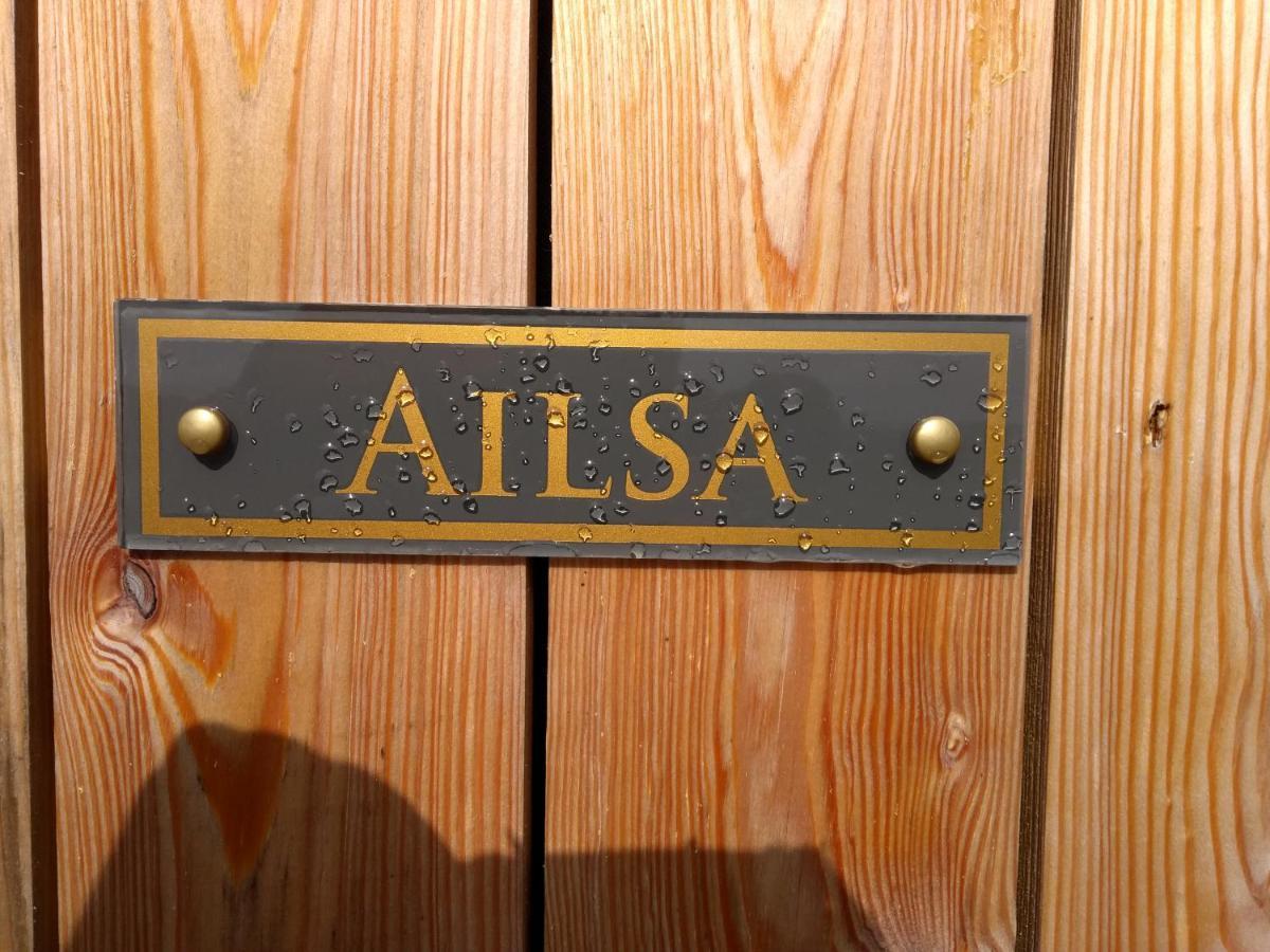 Cleeves Cabins Ailsa Luxury Lodge With Hot Tub Dalry  Exterior photo