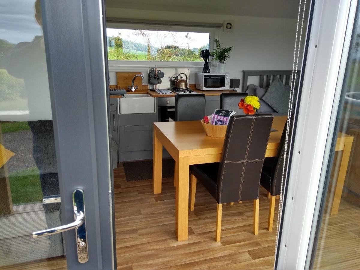 Cleeves Cabins Ailsa Luxury Lodge With Hot Tub Dalry  Exterior photo
