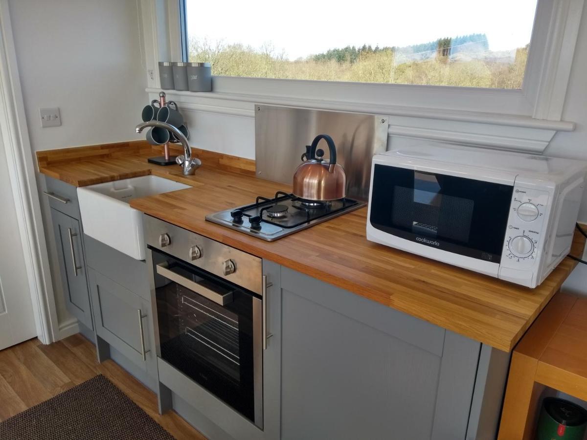 Cleeves Cabins Ailsa Luxury Lodge With Hot Tub Dalry  Exterior photo